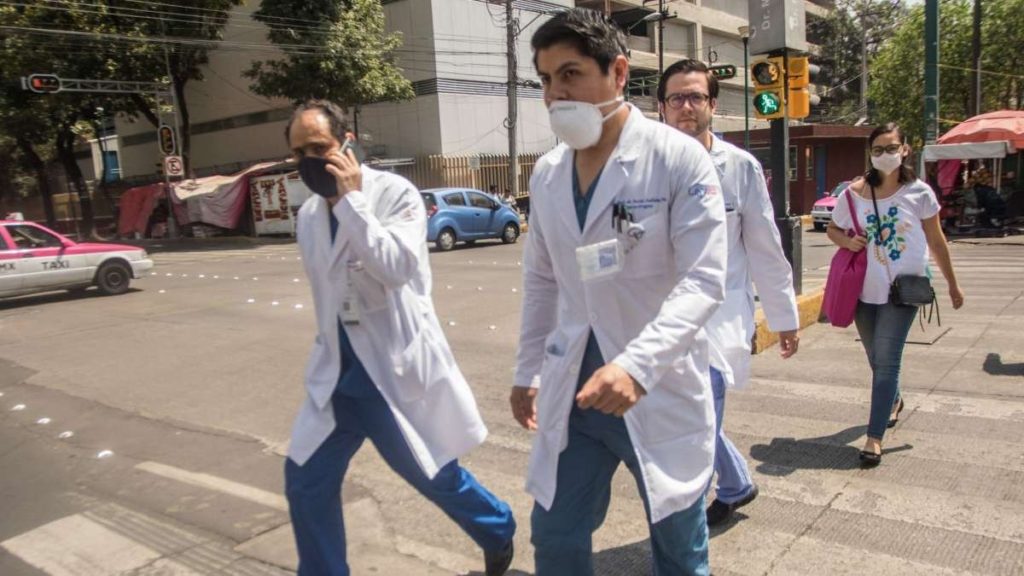 médico