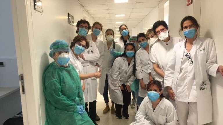 Trabajadores de la salud tendrán coberturas gratis en sus seguros en España