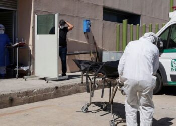 IMSS otorgará un bono al personal médico que posponga sus vacaciones para reforzar atención Covid