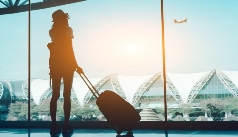 Tener una tarjeta de crédito con seguro de viaje podría ahorrarte miles de pesos en tus próximas vacaciones