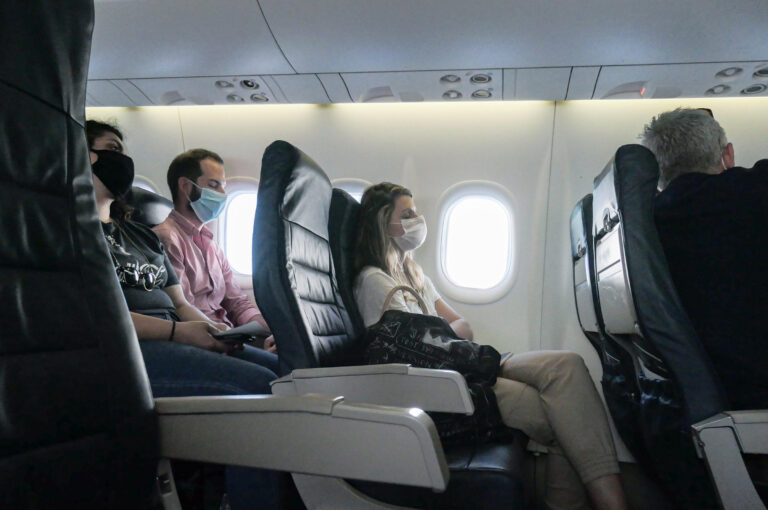 Tips para viajar en avión durante la pandemia