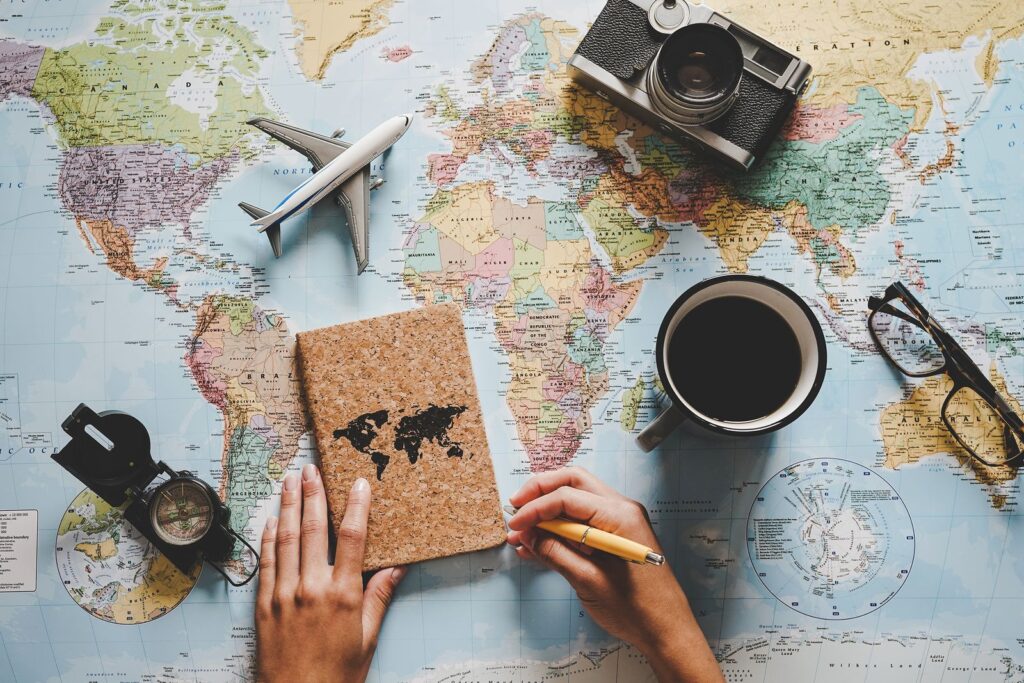 Los viajes frecuentes hacen que las personas sean un 7% más felices, según estudio