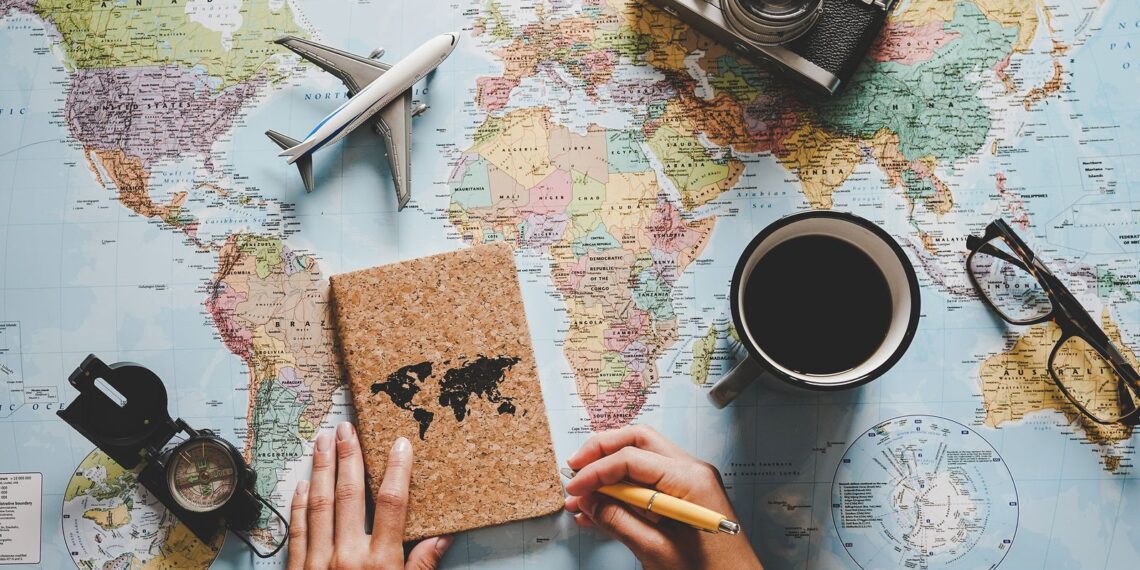 Los viajes frecuentes hacen que las personas sean un 7% más felices, según estudio