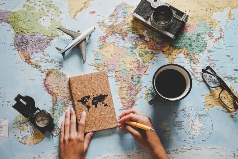 Los viajes frecuentes hacen que las personas sean un 7% más felices, según estudio