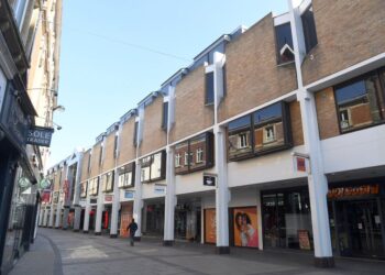 Pequeñas empresas obtienen pagos de seguros de Covid en Reino Unido