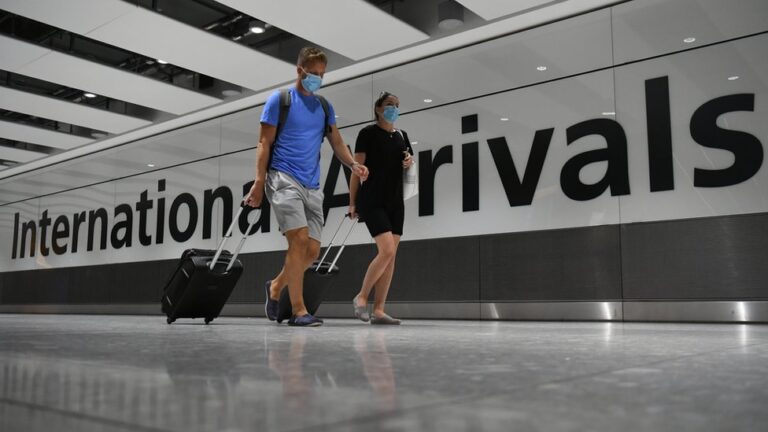 Reino Unido prohíbe viajes desde Sudamérica por temor a variantes de Brasil