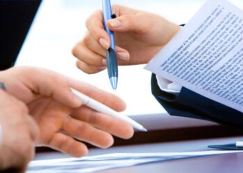 Compañías de seguros vs. bancos: ¿Cuál es la diferencia?
