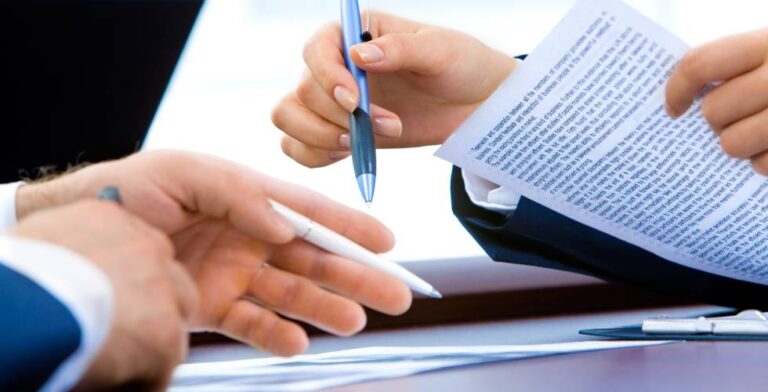 Compañías de seguros vs. bancos: ¿Cuál es la diferencia?