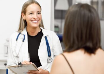 Tasas de seguro médico se dispararán 8.8% en el 2021 en Latinoamérica
