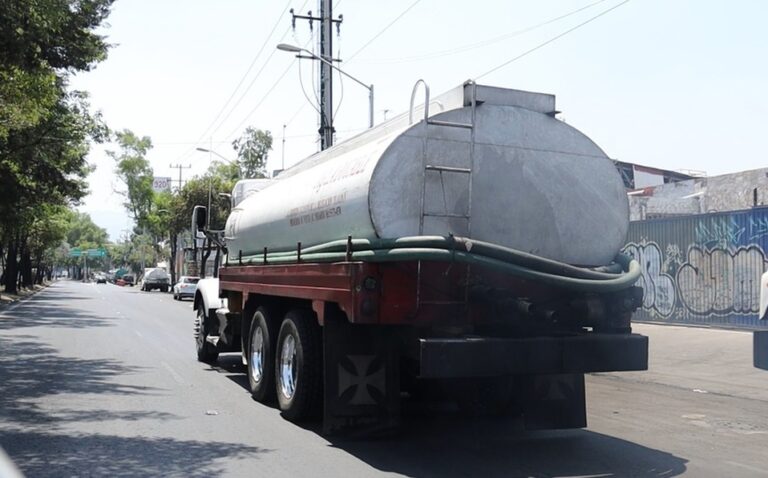 Con 400 mil litros diarios de agua, Vidal Llerenas asegura se abastecerá a Azcapotzalco.