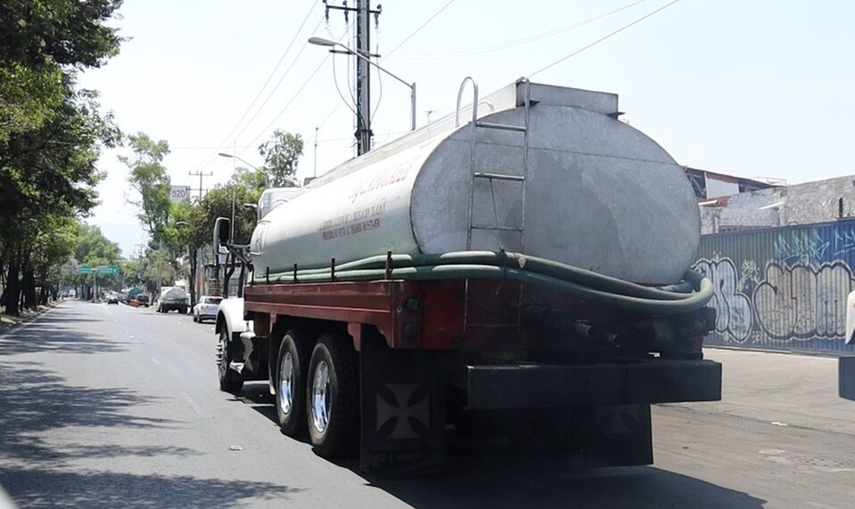 Con 400 mil litros diarios de agua, Vidal Llerenas asegura se abastecerá a Azcapotzalco.