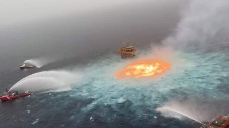 se-incendio-ducto-marino-de-pemex-1