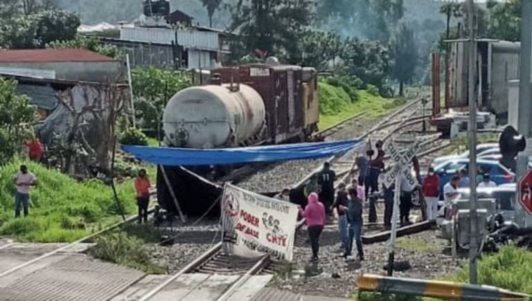 sigue-bloqueo-de-vias-michoacan