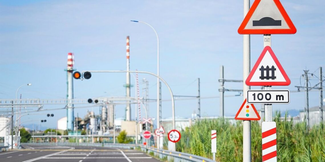 10/09/2020 El Port de Tarragona mejora la seguridad vial y ferroviaria con nueva señalización..

El Port de Tarragona ha implantado un nuevo proyecto de seguridad vial y ferroviaria interna con la inclusión de nueva señalización con el objetivo de mejorar la seguridad en la circulación de la red viaria y ferroviaria del puerto, ha informado la entidad en un comunicado este miércoles.

POLITICA CATALUÑA ESPAÑA EUROPA TARRAGONA ECONOMIA
PORT DE TARRAGONA