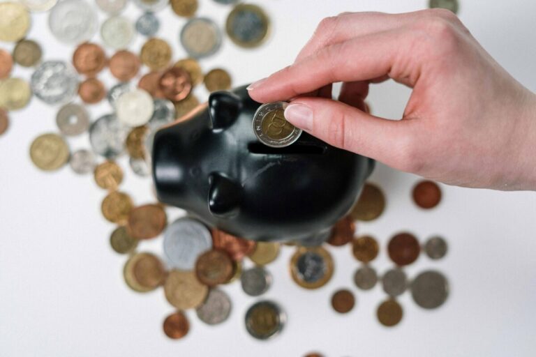 Ahorro y seguros como herramientas clave para blindar las finanzas en México con estrategias de inversión seguras y eficientes