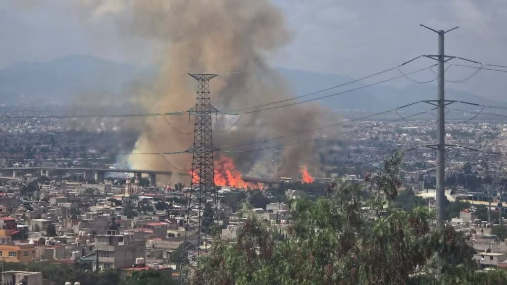 Explosión de pipa en Iztapalapa expone vacíos regulatorios y seguros obligatorios en transporte de gas LP en México