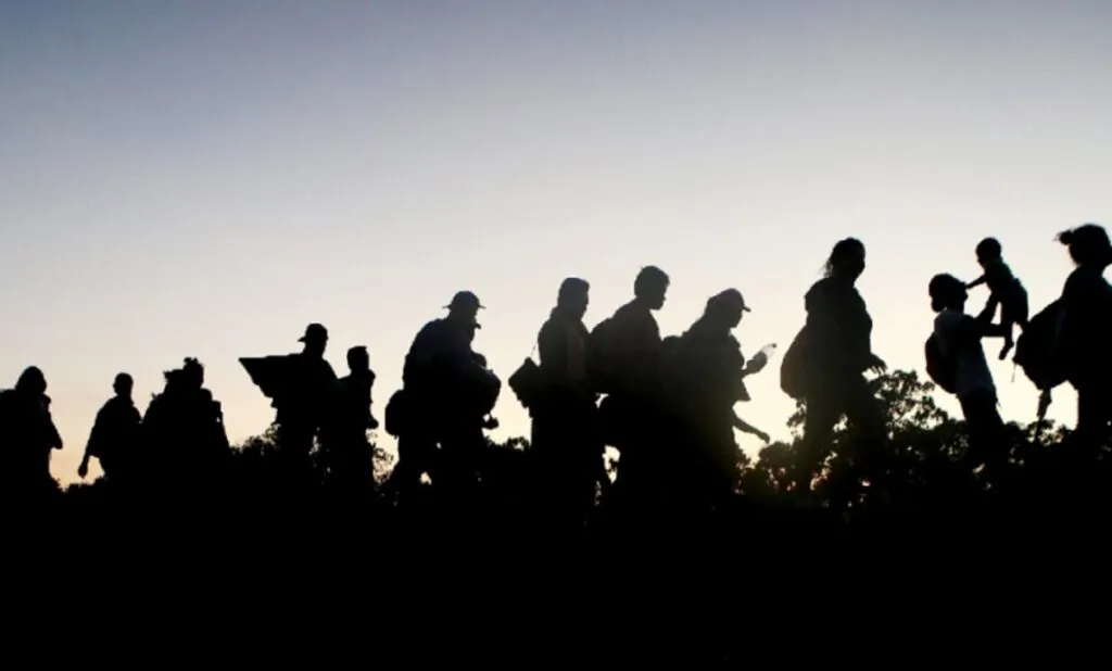 Migrantes repatriados en Querétaro gestionan seguro de desempleo con apoyos económicos y capacitación laboral