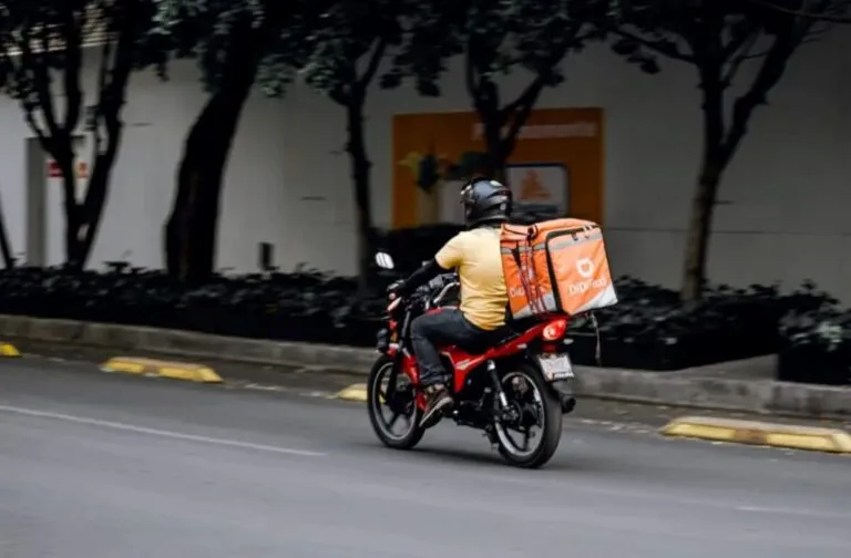 Propuesta en México plantea integrar a trabajadores de plataformas digitales al seguro IMSS con esquemas flexibles de cotización