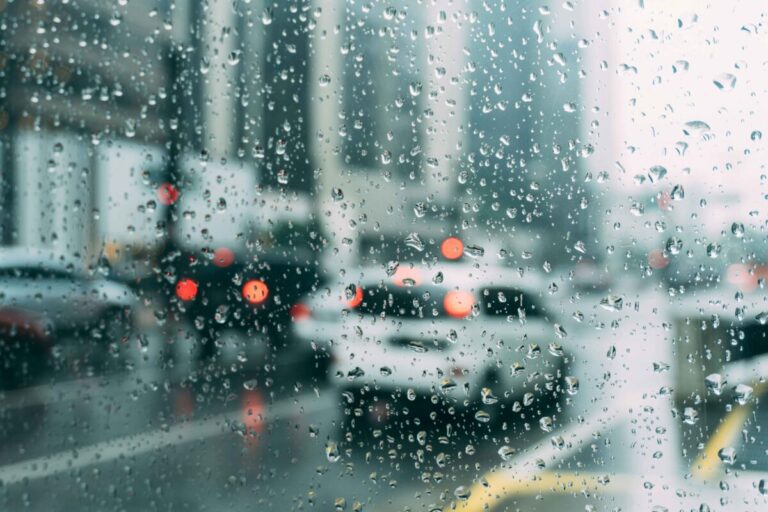 Seguro de auto con cobertura de inundaciones en México para proteger daños materiales y pérdidas totales por lluvias intensas