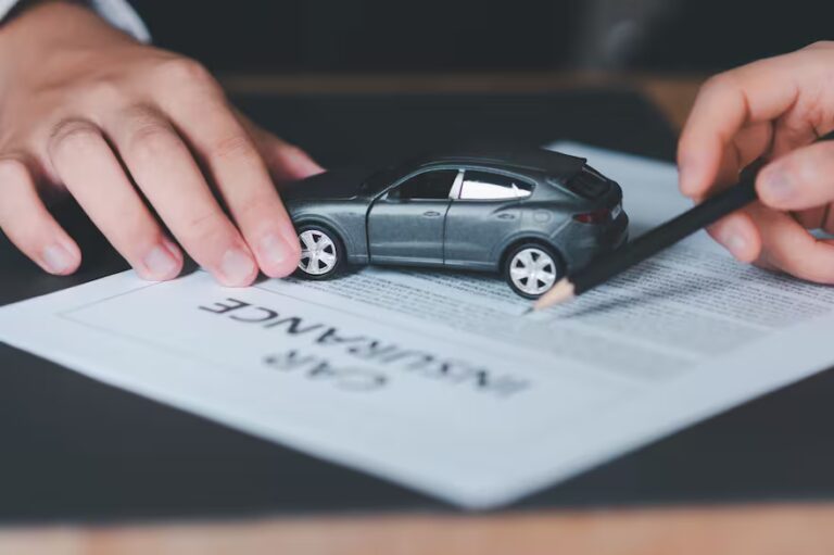 Automóviles en Florida beneficiados por reembolsos de seguros y reducción de tarifas