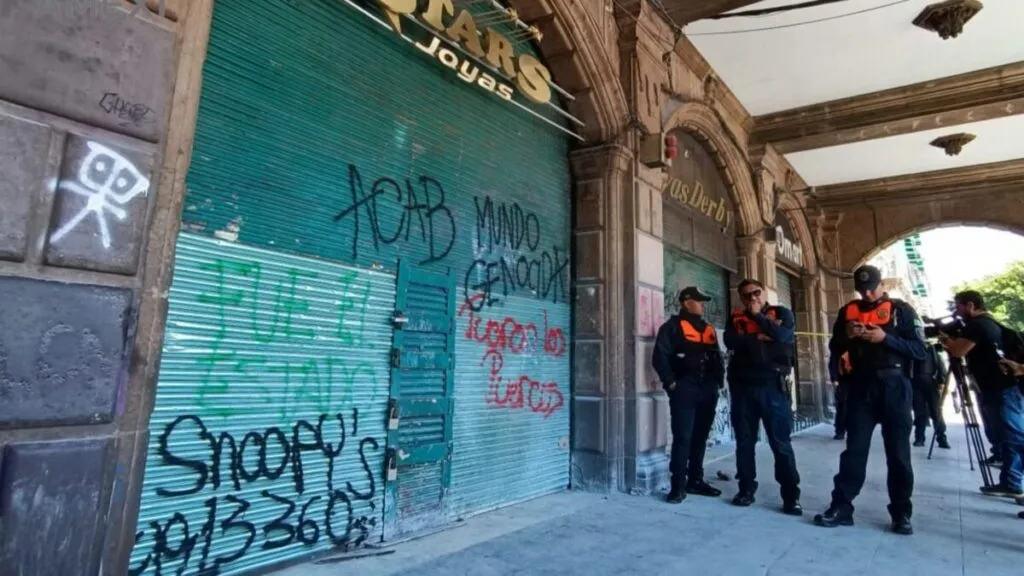 Gobierno de la CDMX anuncia apoyo económico a joyerías sin seguro afectadas por vandalismo en el Centro Histórico