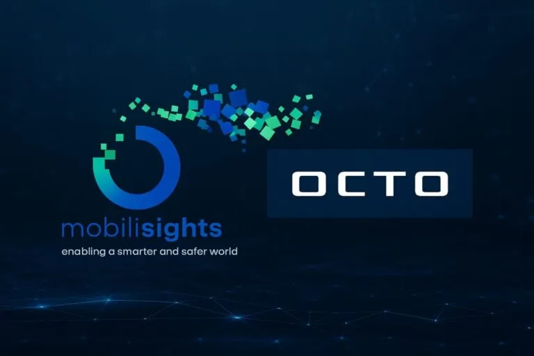 Logos de Mobilisights y OCTO sobre fondo tecnológico, simbolizando el uso de datos de vehículos en seguros