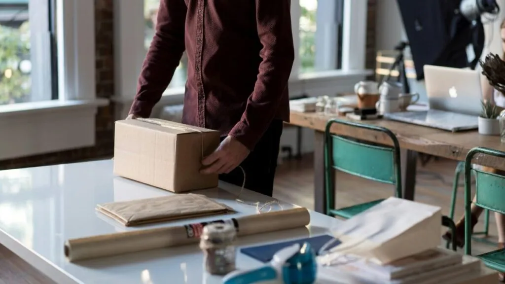 Pequeñas empresas en Estados Unidos enfrentan aumentos en el costo de seguro médico que afectan finanzas y cobertura de empleados