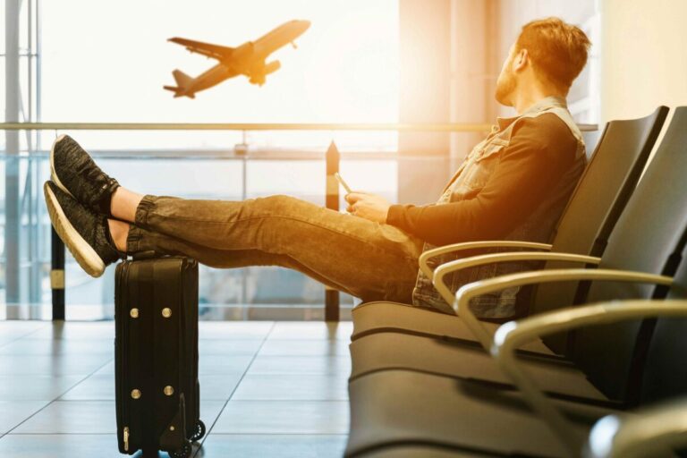 Rentabilidad del seguro de viaje afectada por el turismo y la inflación médica en España