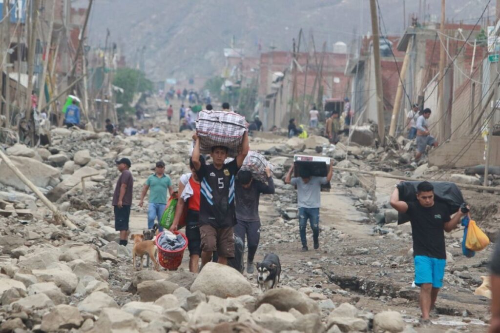 Comunidades fortalecen su resiliencia social tras desastres naturales y crisis climáticas en América Latina.