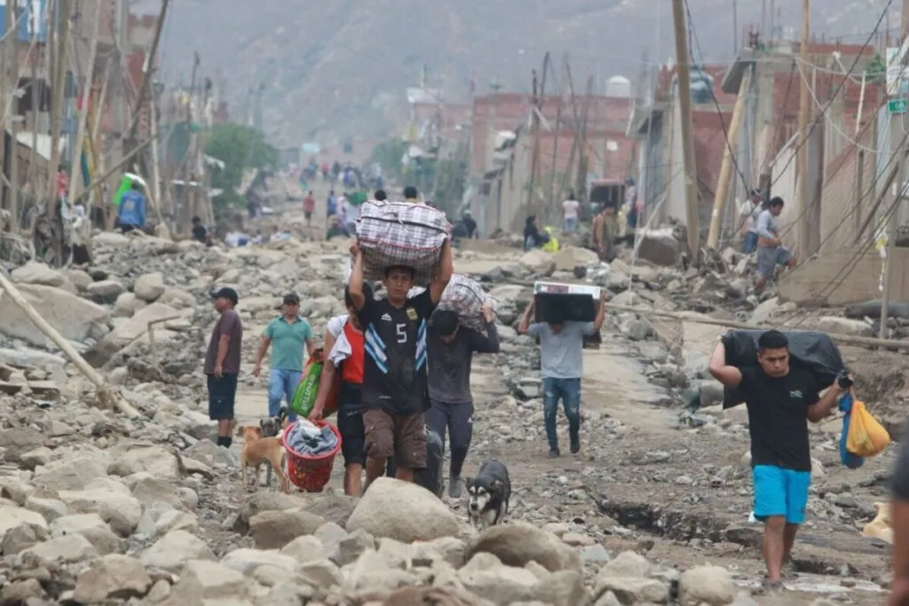 Comunidades fortalecen su resiliencia social tras desastres naturales y crisis climáticas en América Latina.
