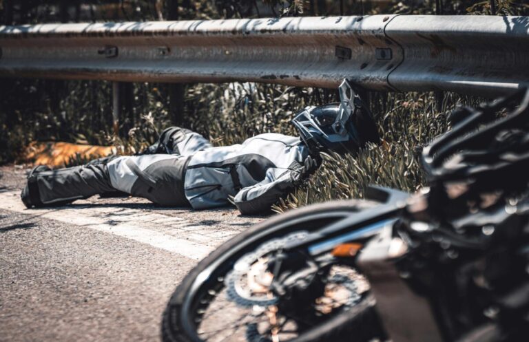 Aumento de accidentes viales en México, motociclistas en situación de riesgo vial urbano