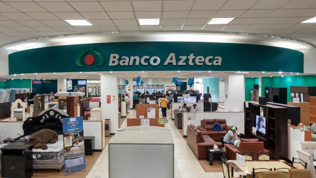 Ejecutivos de Banco Azteca revisan nuevas herramientas digitales que fortalecen la inclusión y la educación económica en México