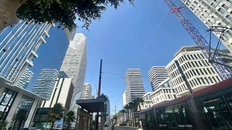 Marruecos fortalece su sistema financiero con banca y seguros resilientes, altos niveles de solvencia y crecimiento sostenido