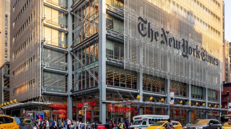New York Times enfrenta demanda por uso de datos en IA y reabre debate sobre riesgos legales y seguros tecnológicos