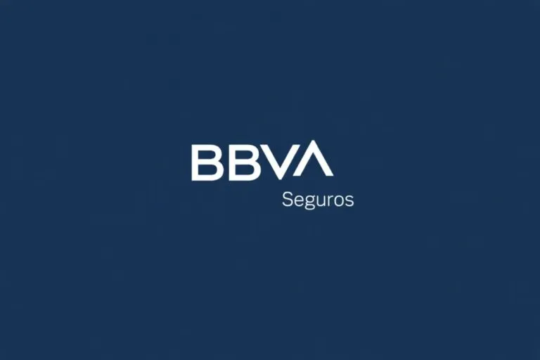 Imagen editorial del logotipo de BBVA Seguros sobre fondo azul, estilo profesional y moderno, optimizada para medios digitales