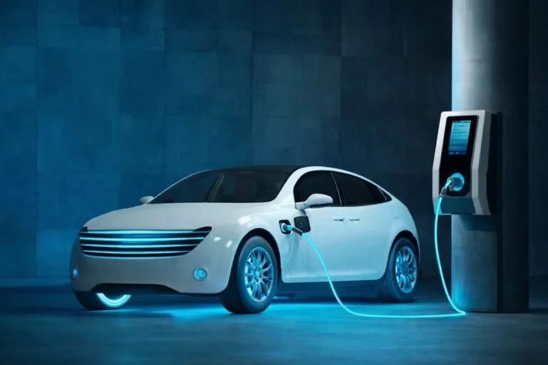 Aseguradoras mexicanas redefinen riesgos y pólizas ante el crecimiento de vehículos eléctricos en México