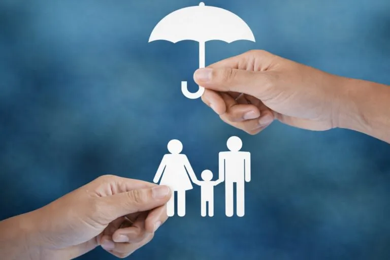 Ilustración que representa la brecha en el acceso a seguros en México y la baja penetración del sector asegurador