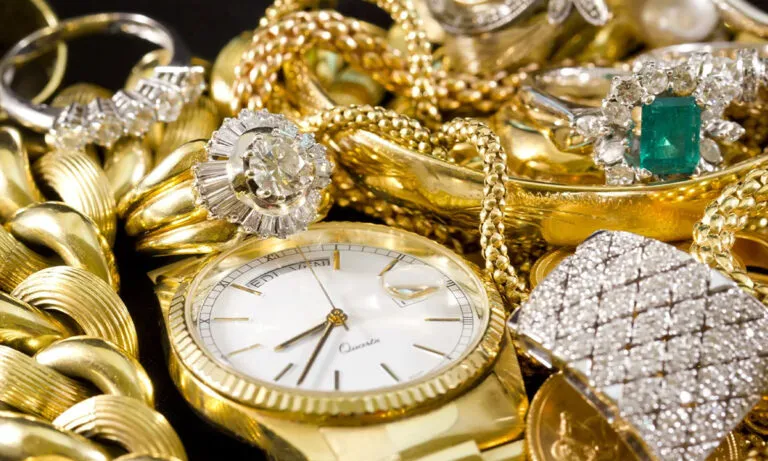 Joyas y objetos de alto valor protegidos mediante cobertura especial de seguro de hogar