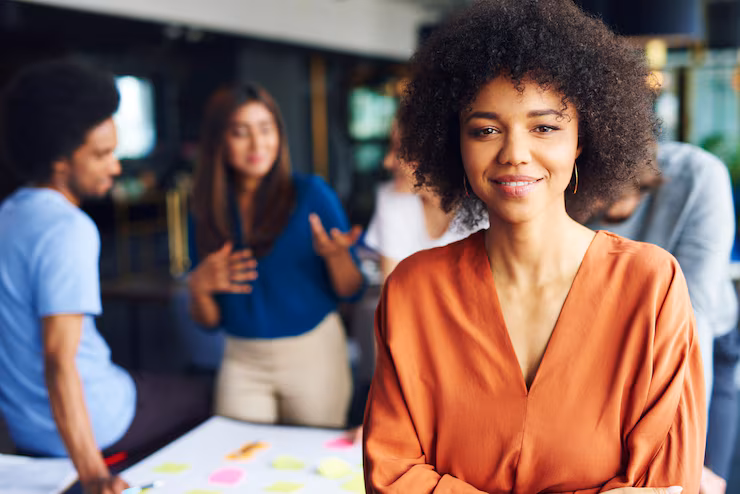 Equipo directivo diverso en empresa de seguros en Estados Unidos representando avance en representación afroamericana en seguros en 2026