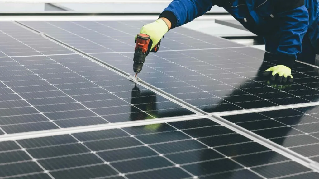 Paneles solares en vivienda de EE.UU. ante fin de crédito fiscal y aumento de costos en 2026