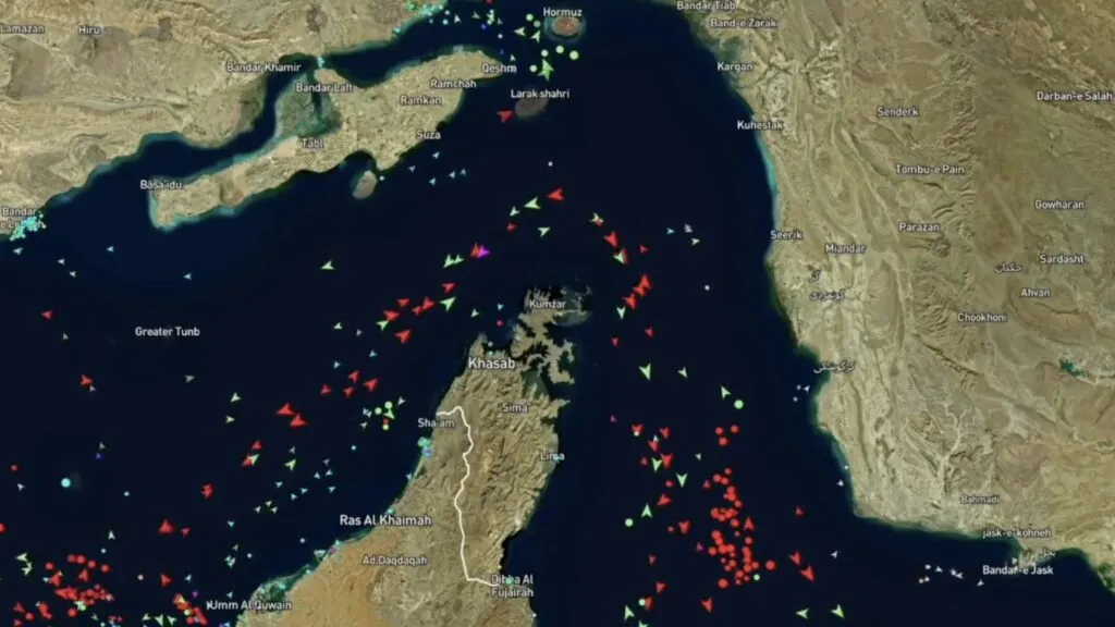 estrecho de Ormuz con impacto en seguros marítimos y comercio global por aumento de riesgos y costos