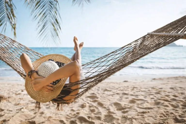 Aumento de seguros de viaje en España con mayor demanda turística y contratación digital en Semana Santa