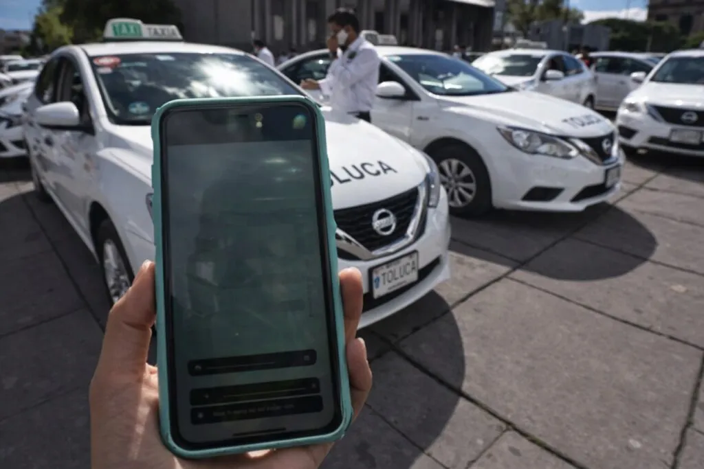 taxistas en España analizan reforma ley seguro taxi ante subidas de primas en pólizas