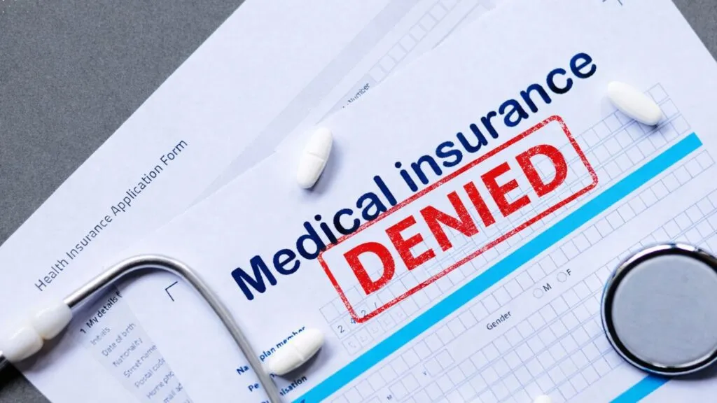 rechazo de seguros médicos en Estados Unidos afecta acceso a tratamientos y genera retrasos en atención