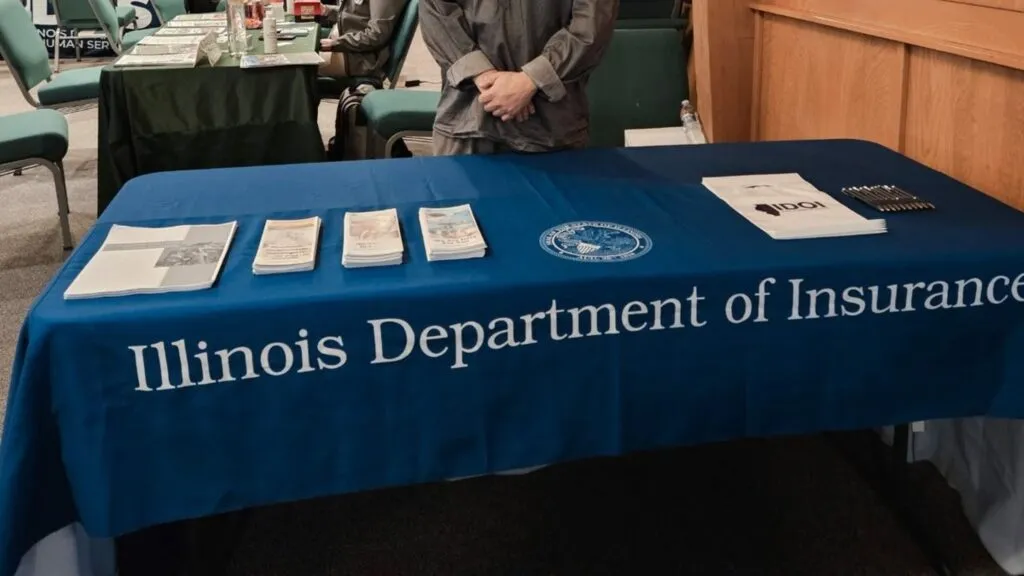 regulación de seguros en Illinois con cambios en tarifas y supervisión del mercado asegurador