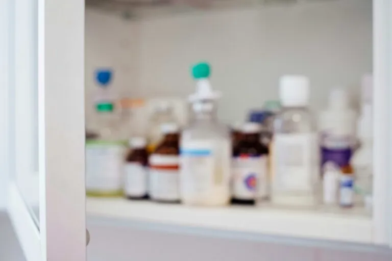 Cobertura médica en Florida con asegurados afectados por rechazos de medicamentos y mayores costos de salud privada