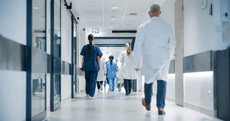 Seguros médicos en México afectados por inflación hospitalaria y mayor demanda sanitaria en 2026