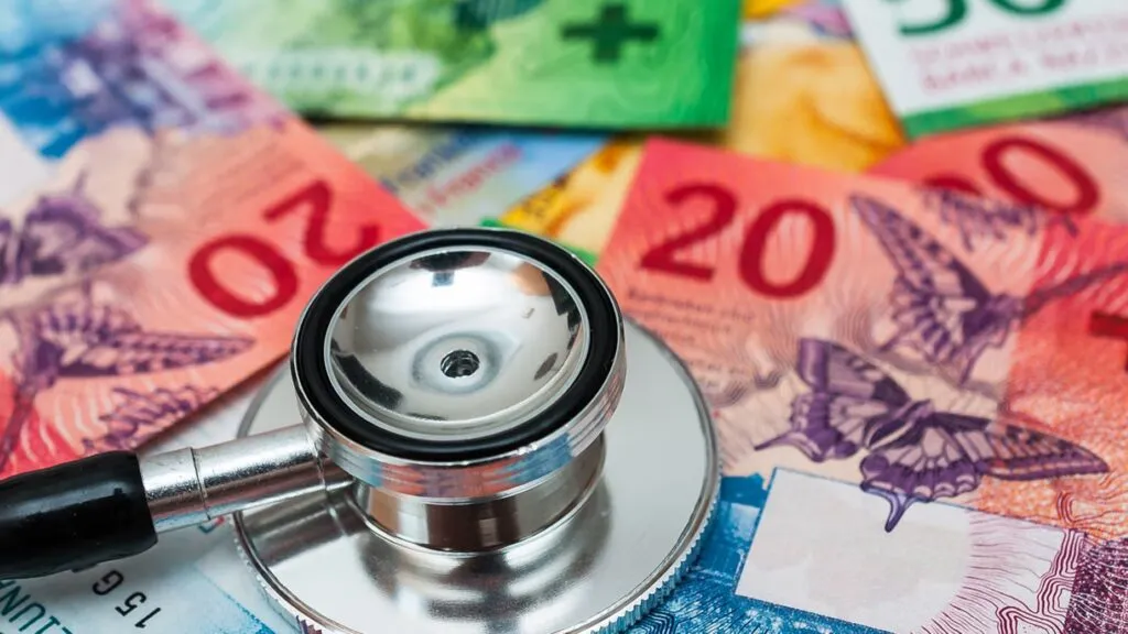 Suiza enfrenta nuevas alzas en seguros de salud por mayores costos médicos y expansión de coberturas