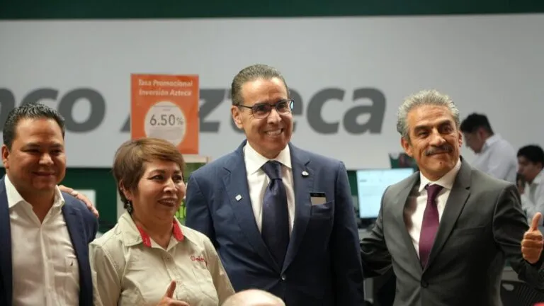 Banco Azteca entrega sillas de ruedas para apoyar la movilidad de familias en la Ciudad de México
