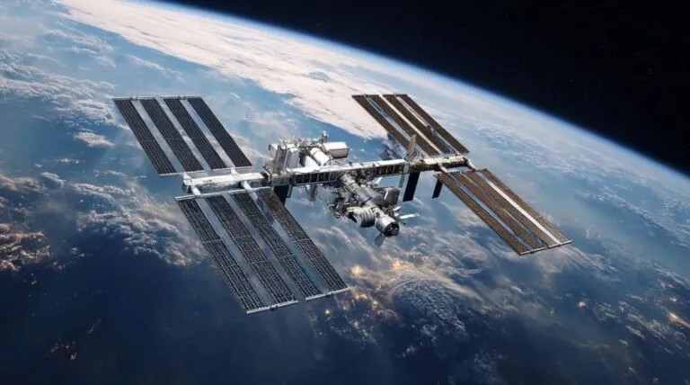 centros de datos orbitales para inteligencia artificial generan nuevos riesgos aseguradores en la industria espacial